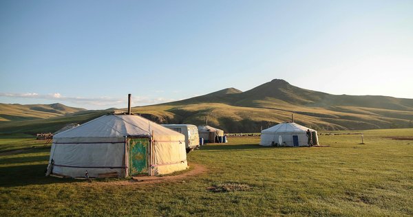 Quels sont les meilleurs sentiers pour une randonnée dans les montagnes de l'Altai, Mongolie : équipements et conseils ?